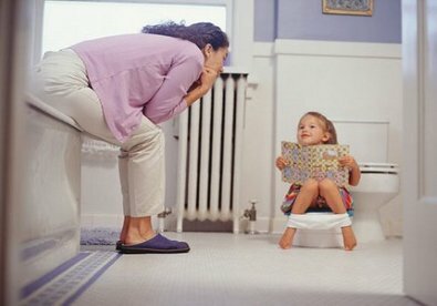 Những lưu ý cho mẹ khi cho bé ngồi bô sớm