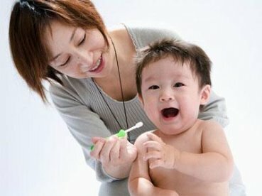 Hướng dẫn cách đánh răng cho trẻ